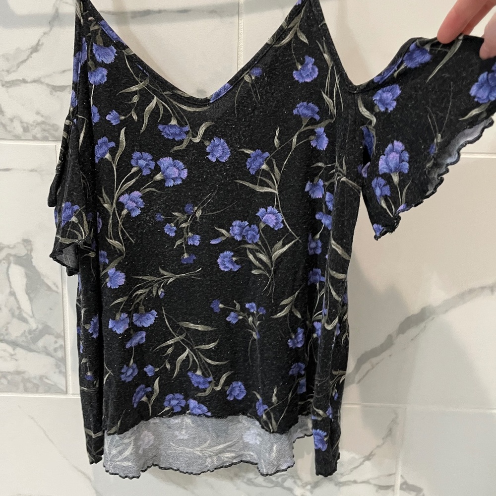 AE off the shoulder/cold shoulder top